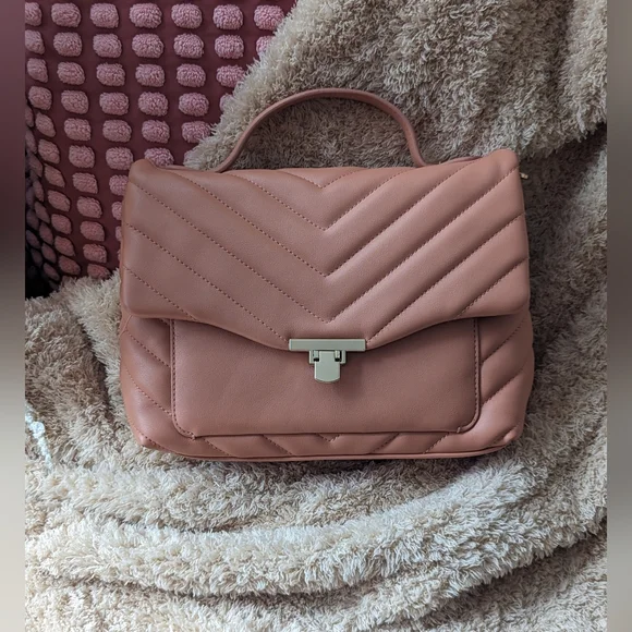 EUC A New Day Coral Quilted Bag with removable strap - Picture 8 of 8